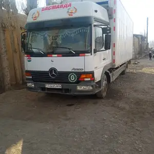 Бортовой грузовик Mercedes Benz Atego 918, 2002