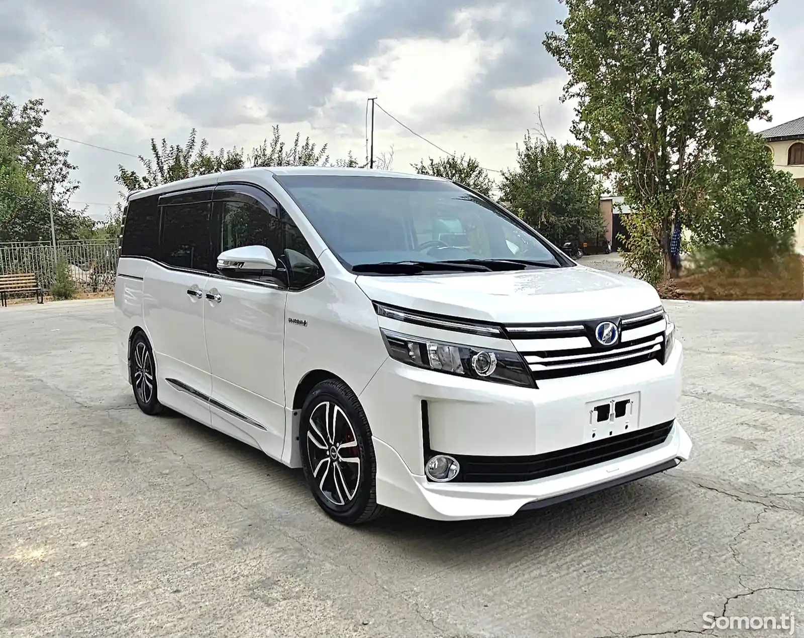 Toyota Voxy, 2015-4