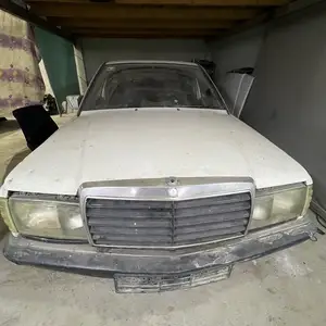 Капот от Mercedes Benz