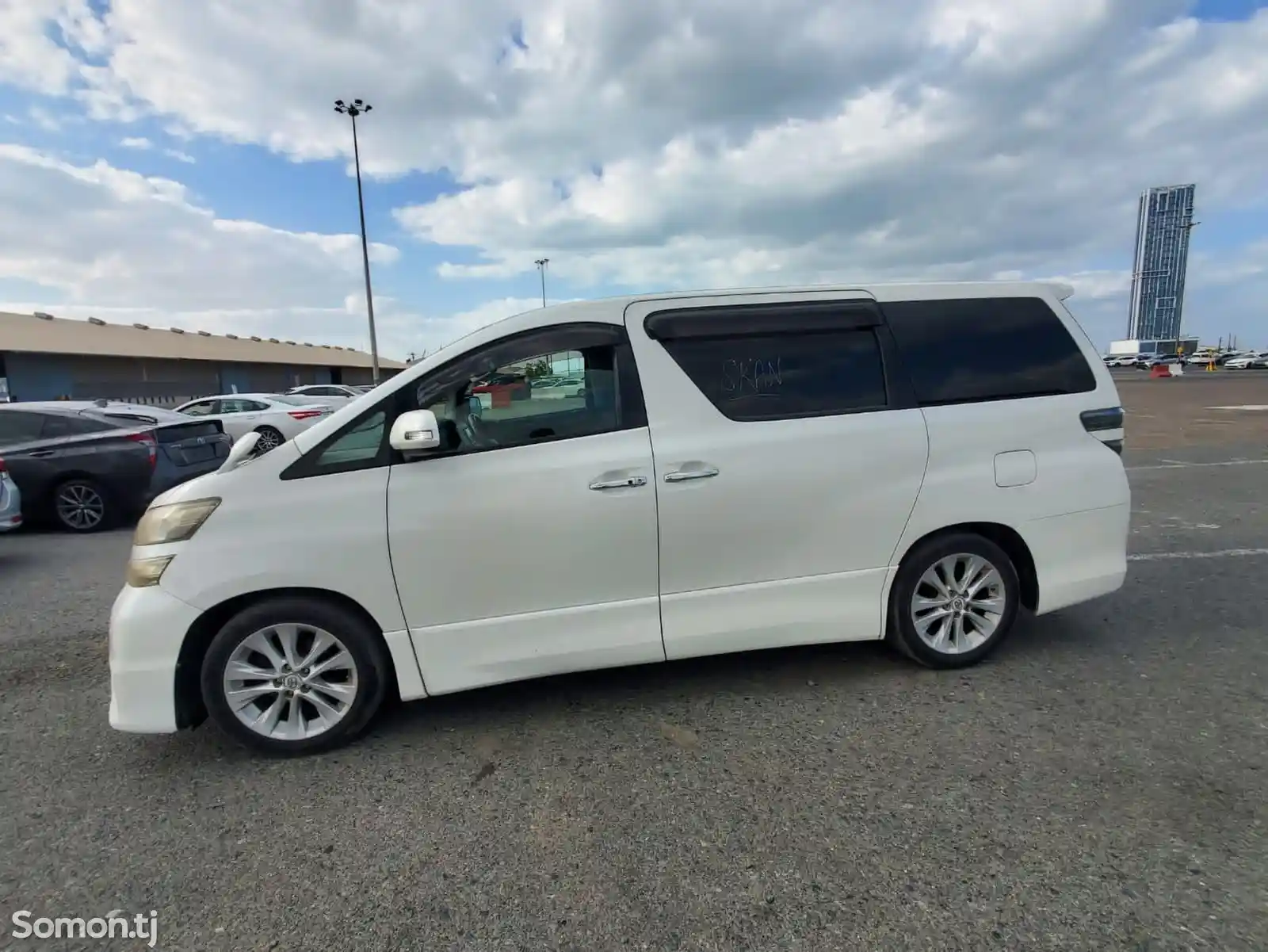 Toyota Vellfire, 2010-3