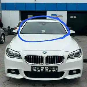 Лобовое стекло на BMW F10