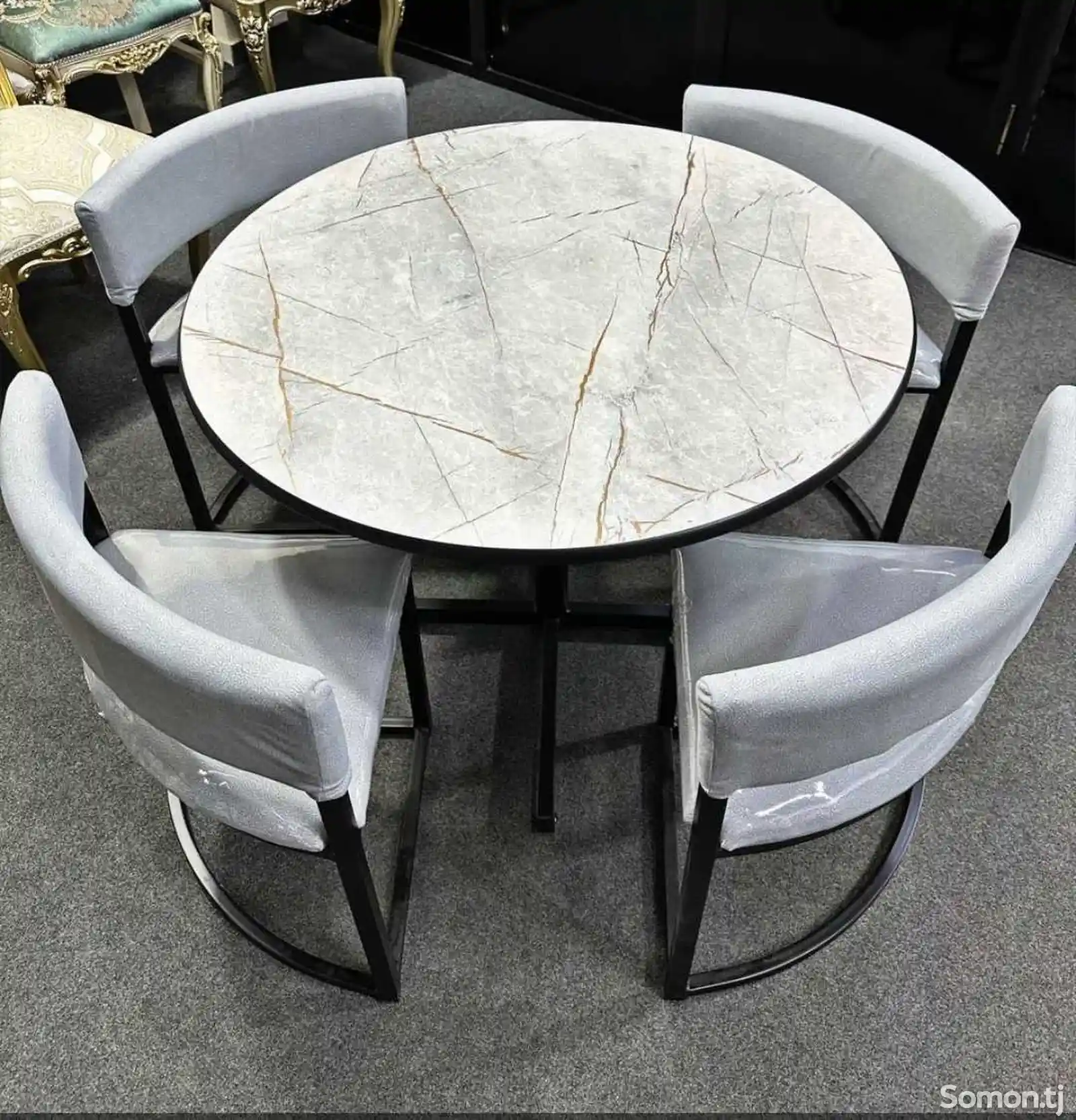 Круглый стол со стульями-2