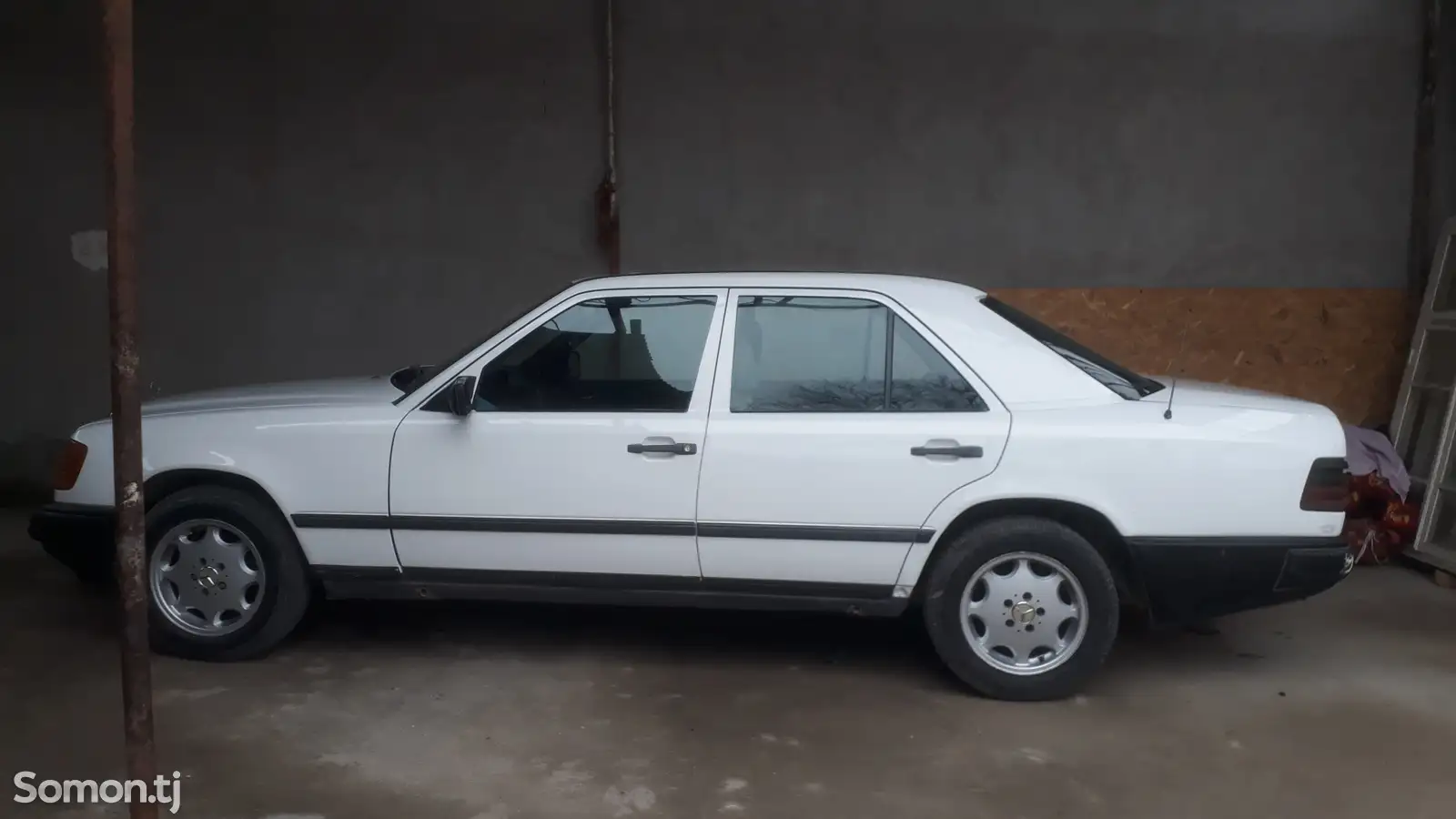 Mercedes-Benz W124, 1986