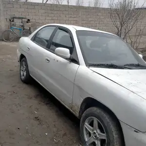 Daewoo Nubira, 1997