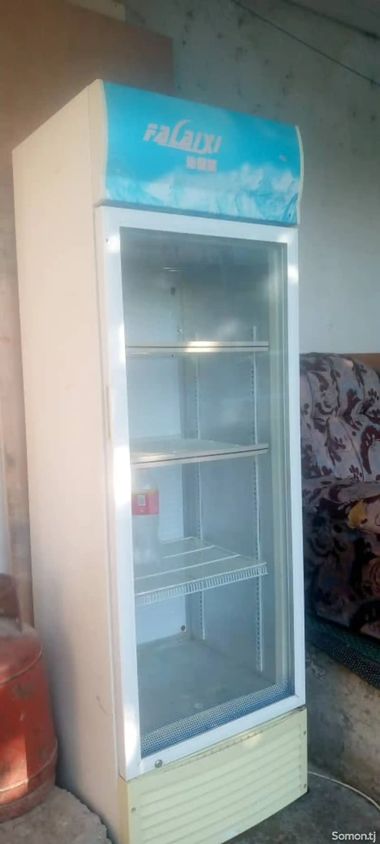Холодильник витринный-5