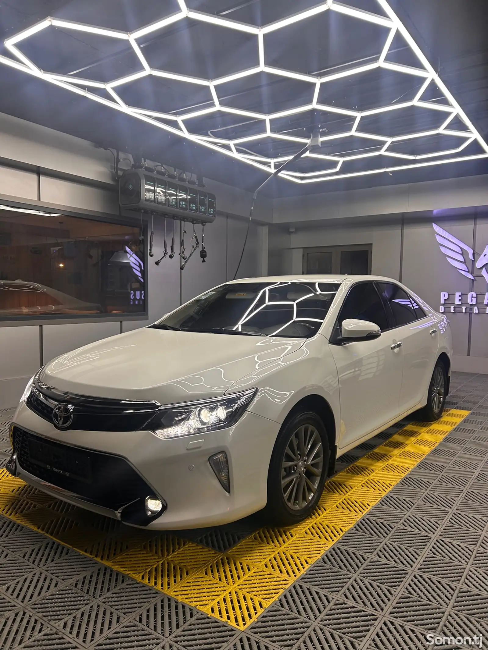 Toyota Camry, 2017-1