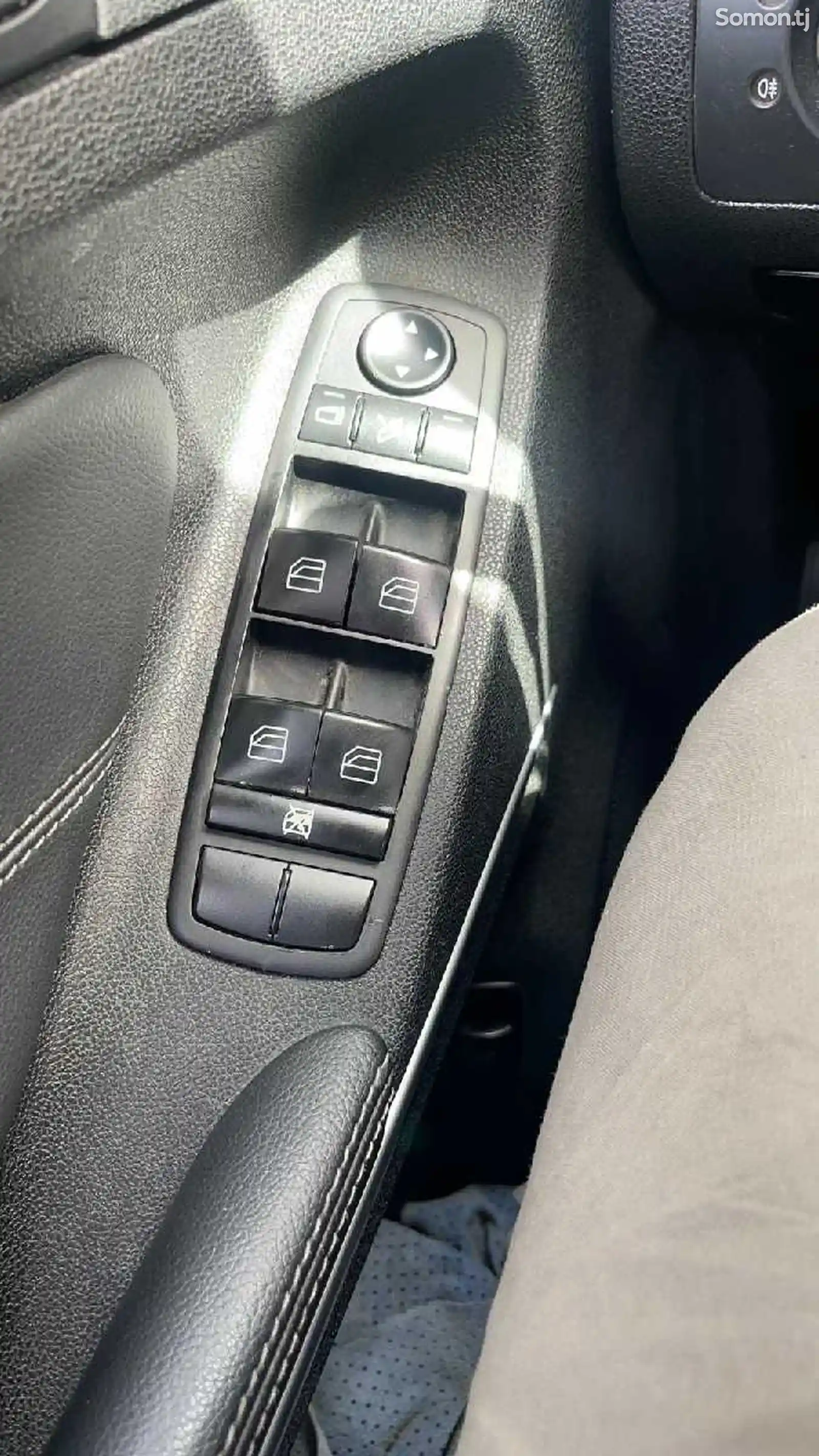 Кнопки стеклоподъёмника от Mercedes-Benz мл-1