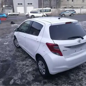 Задние стёкла на Toyota Vitz