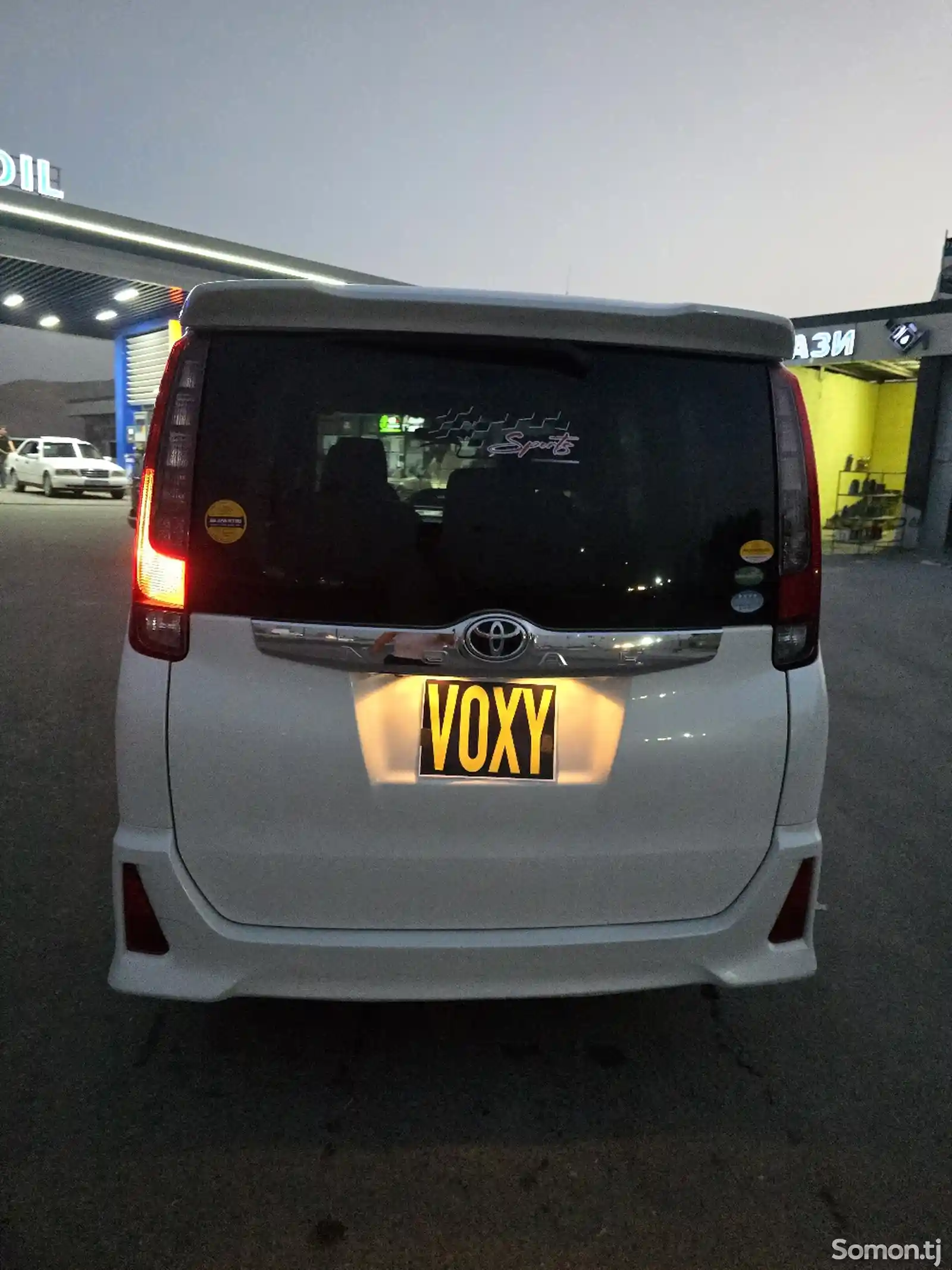 Toyota Voxy, 2014-5