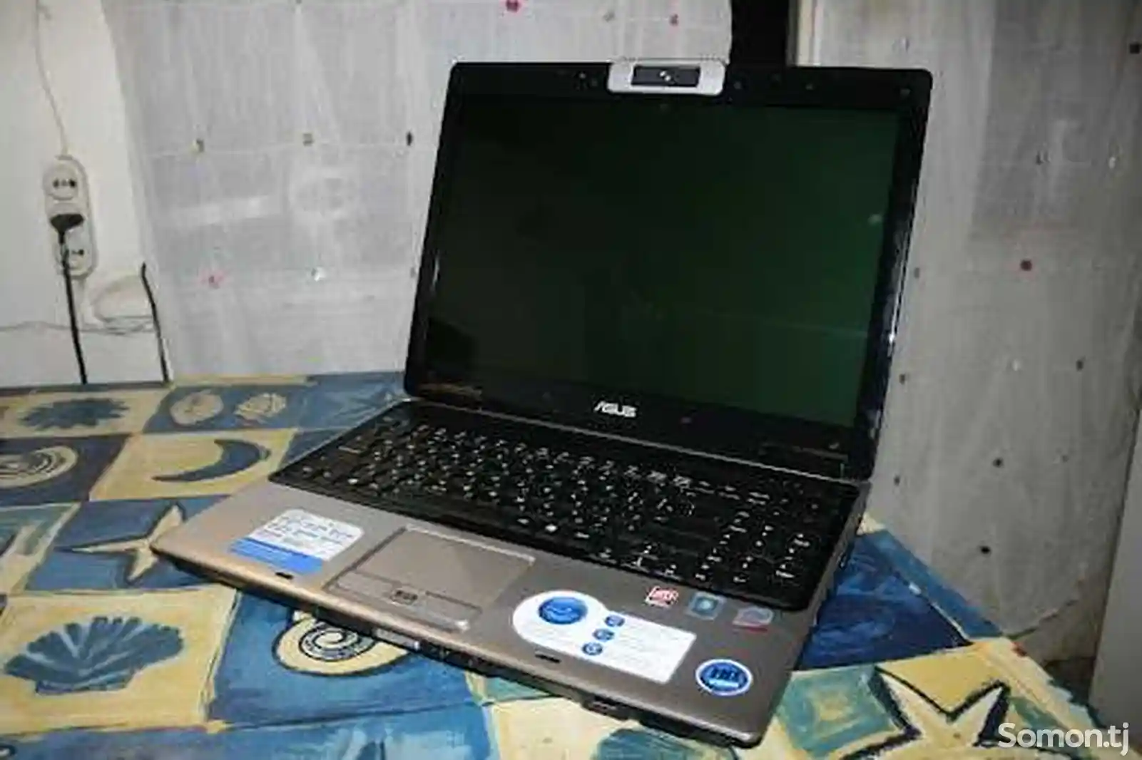 Ноутбук Asus-1