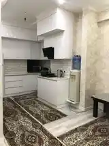 2-комн. квартира, 18 этаж, 80 м², Сомони-12