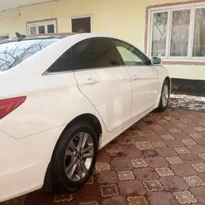 Hyundai Sonata, 2011