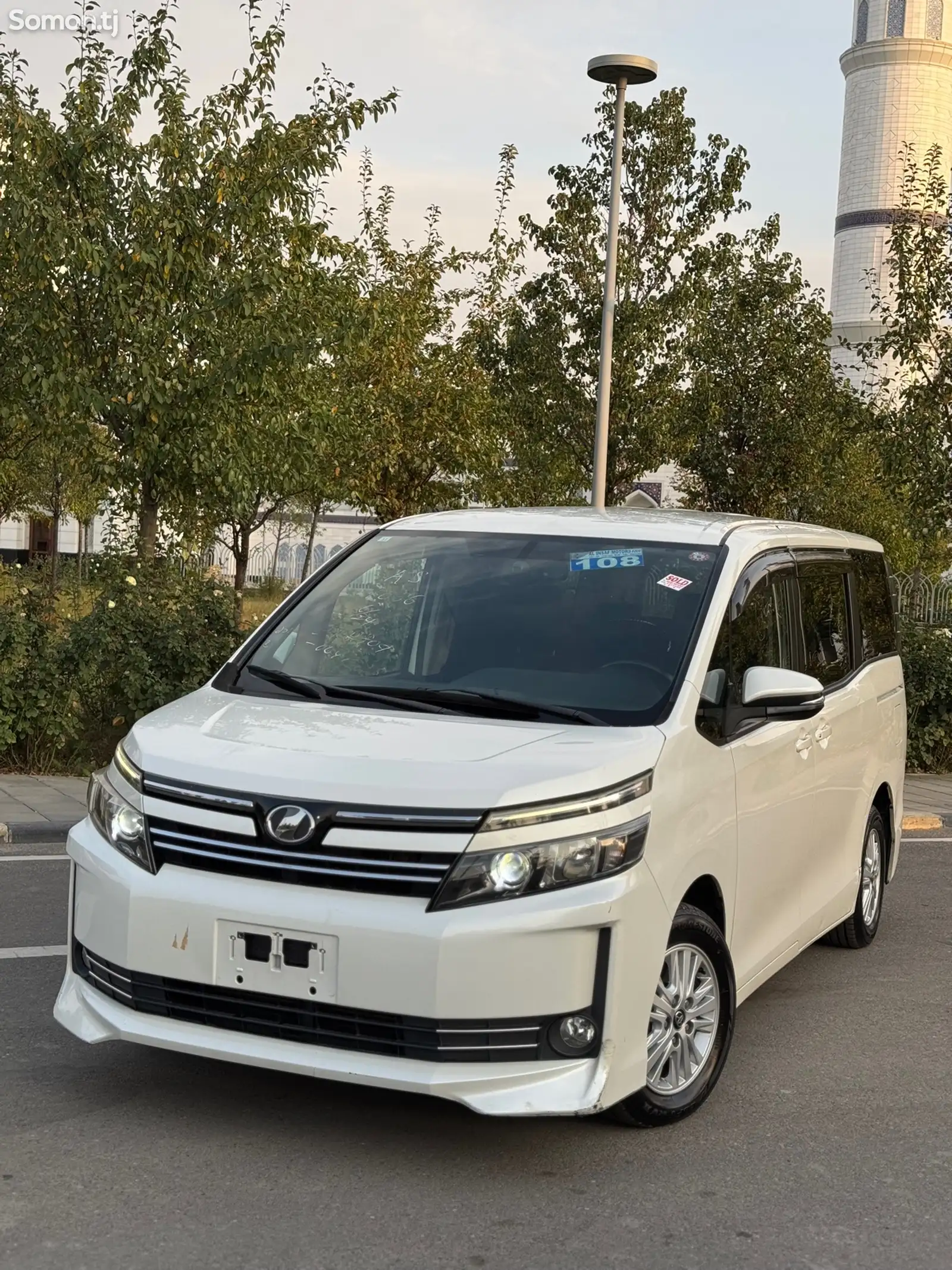 Toyota Voxy, 2014-2