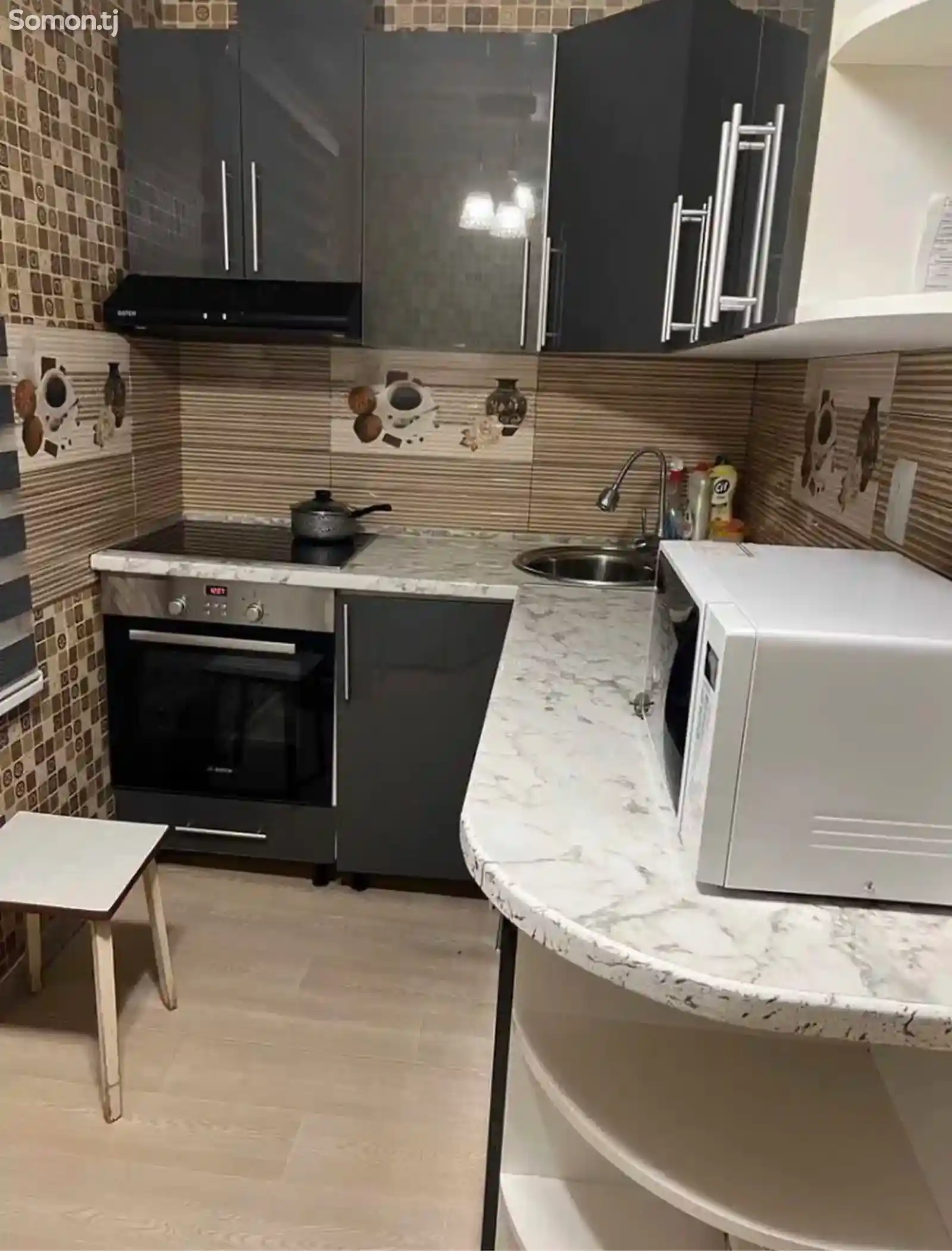 2-комн. квартира, 2 этаж, 50м², Цирк-3