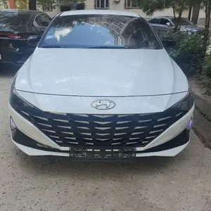 Hyundai Elantra, 2022