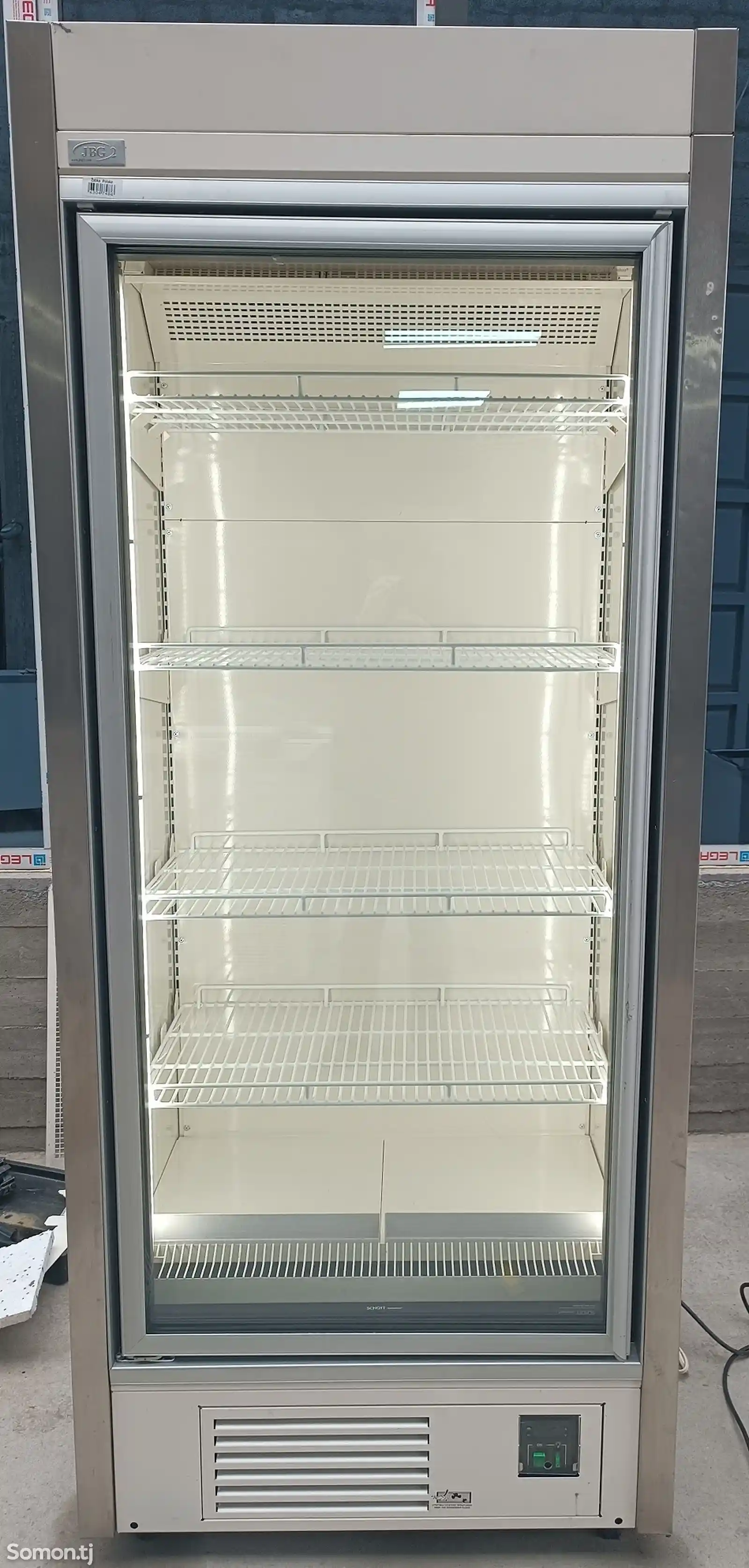 Холодильник витринный-1