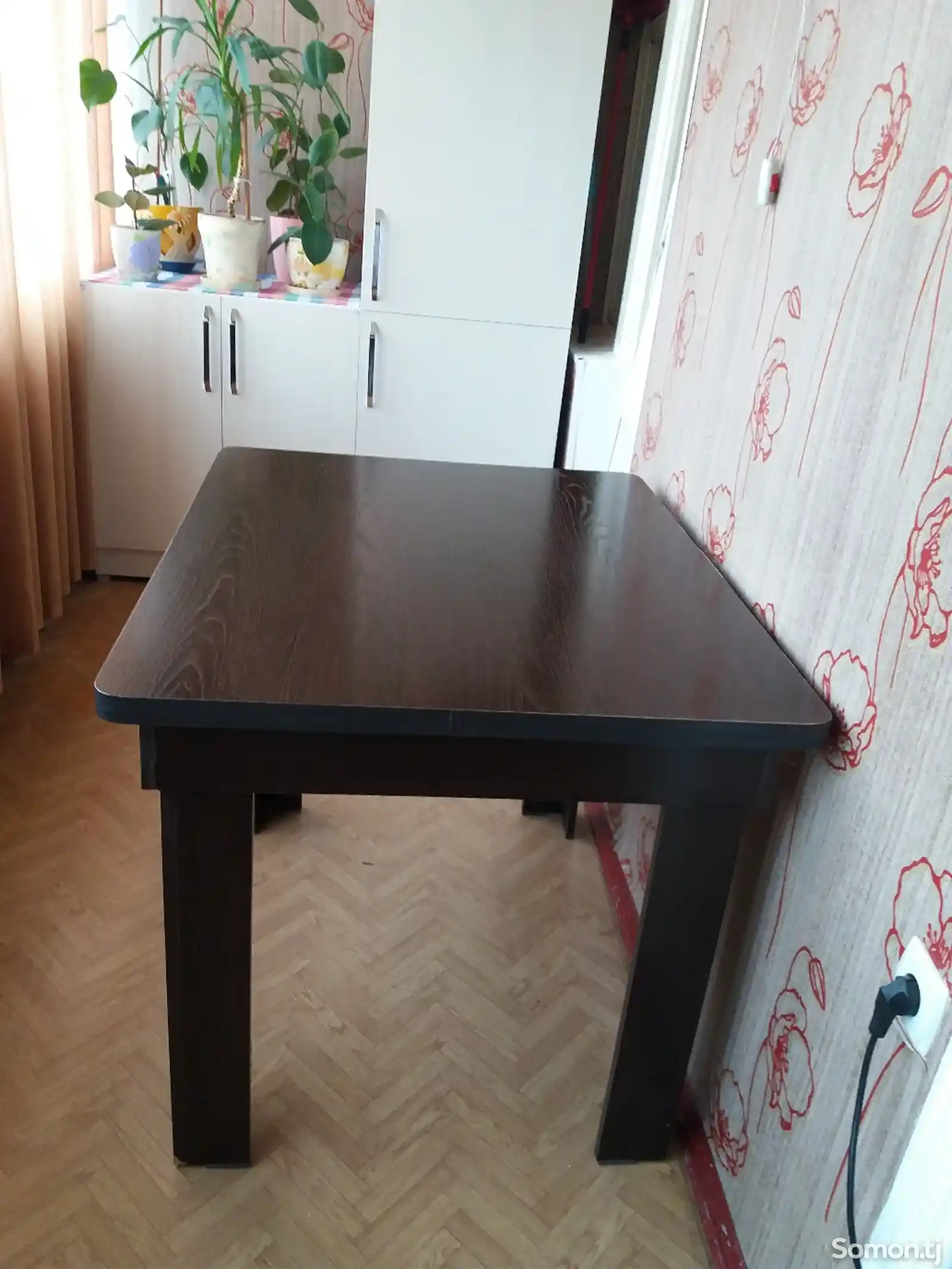Кухонный обеденный стол