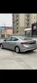 Hyundai Elantra, 2017-7