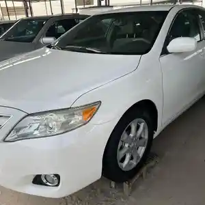 Toyota Camry, 2011