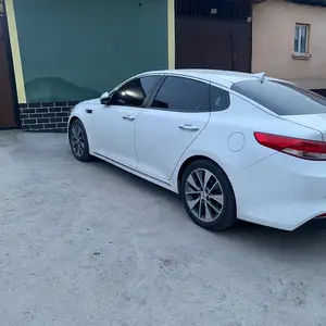 Kia K5, 2018