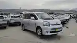 Toyota Voxy, 2007-10