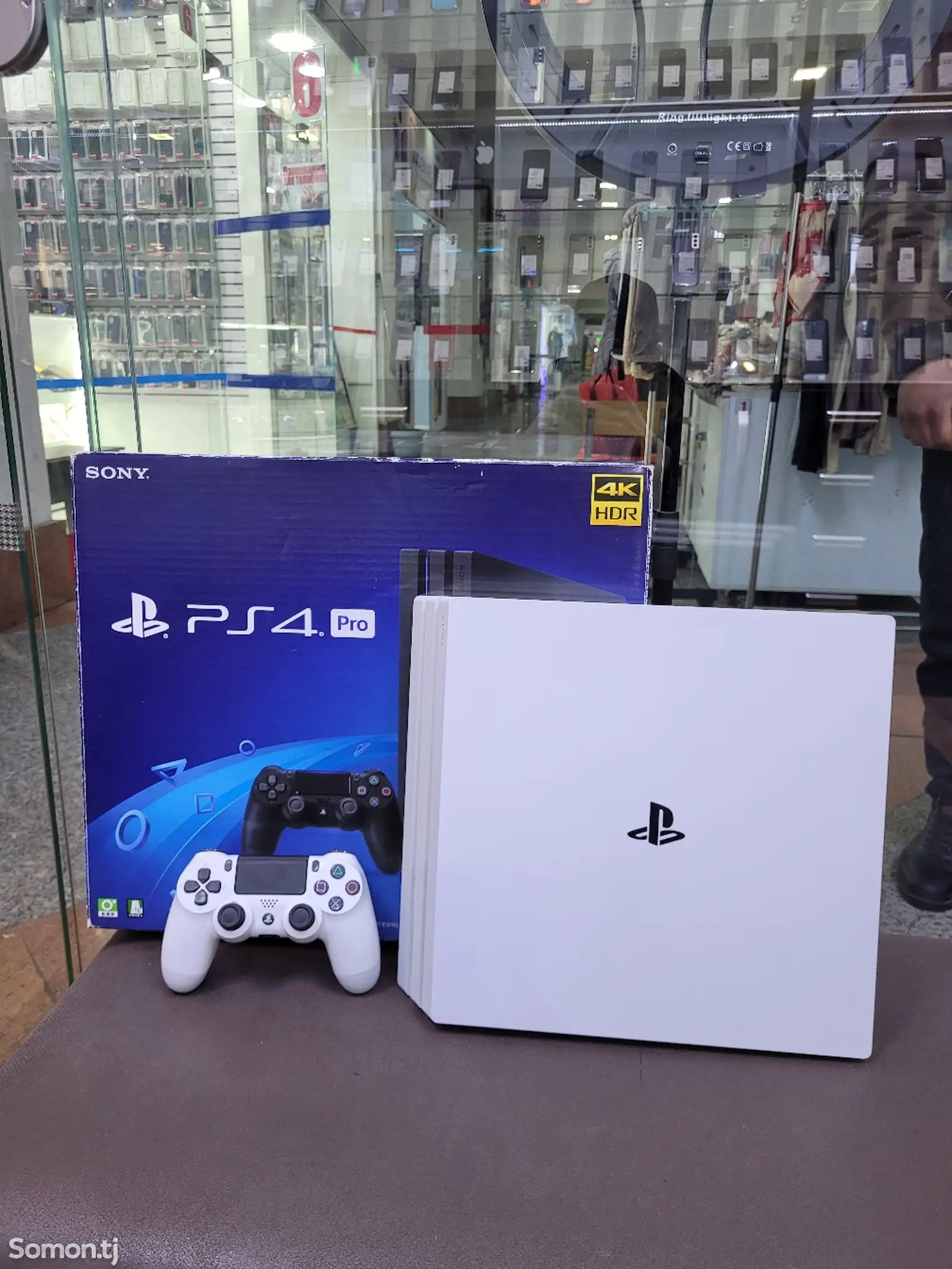 Игровая приставка Sony PlayStation 4pro 1TB-1