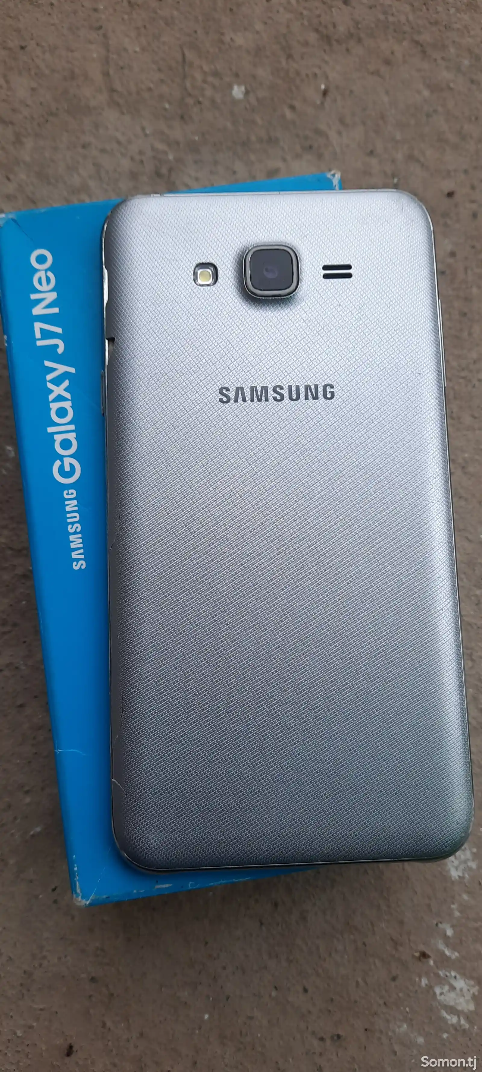Samsung Galaxy J7 neo-4