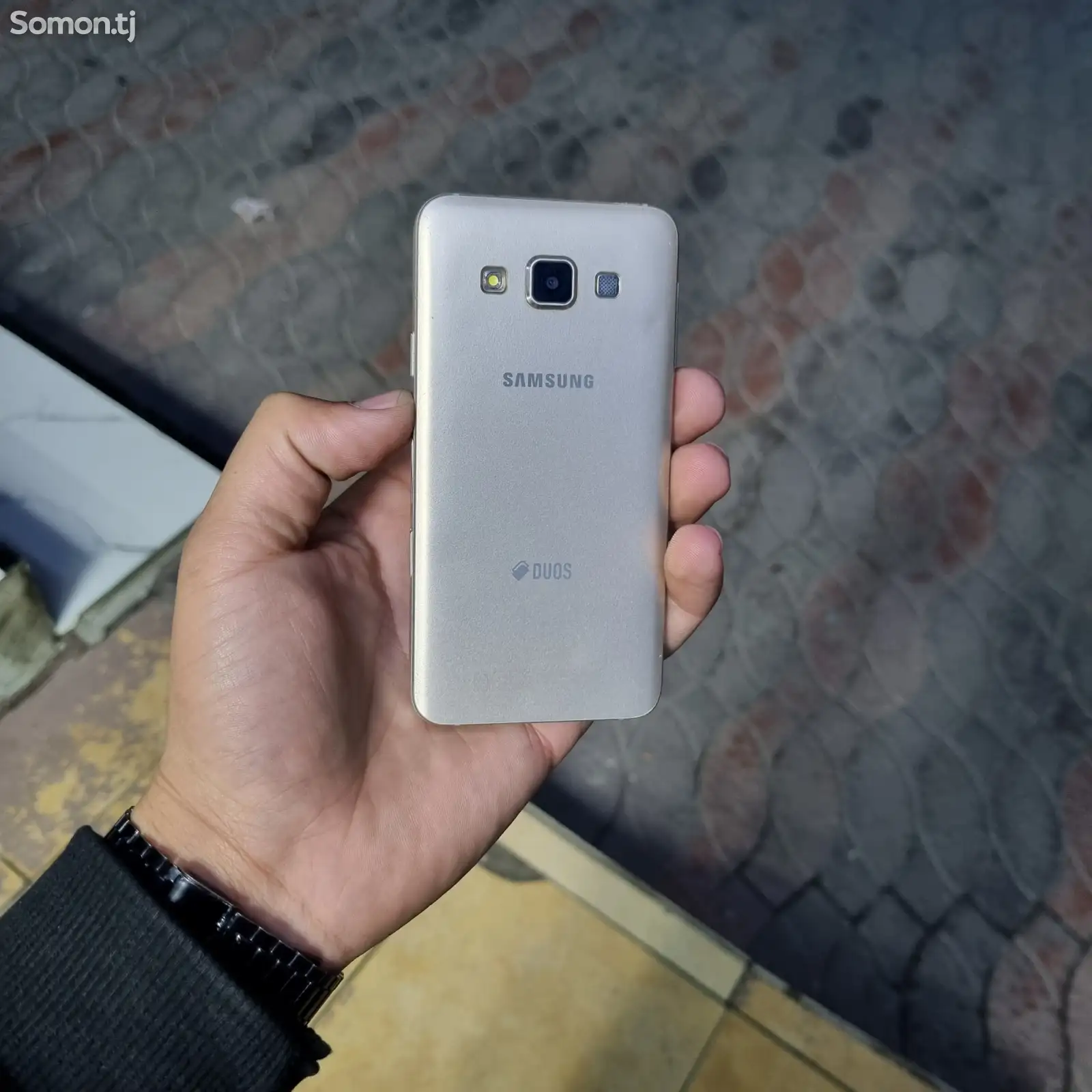 Samsung Galaxy A3, 2015-1