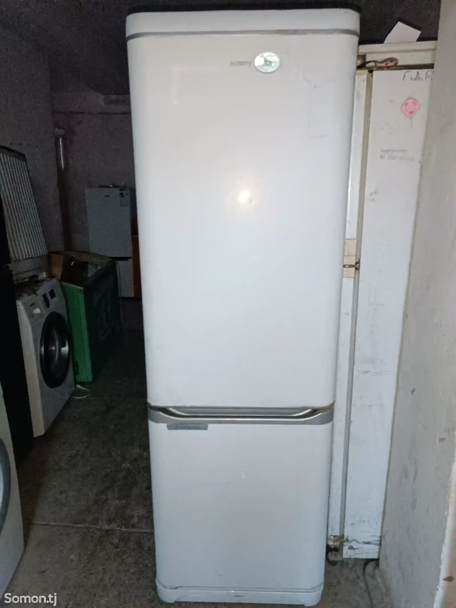 Холодильник Аристон-1