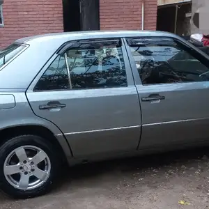 Mercedes-Benz W124, 1990