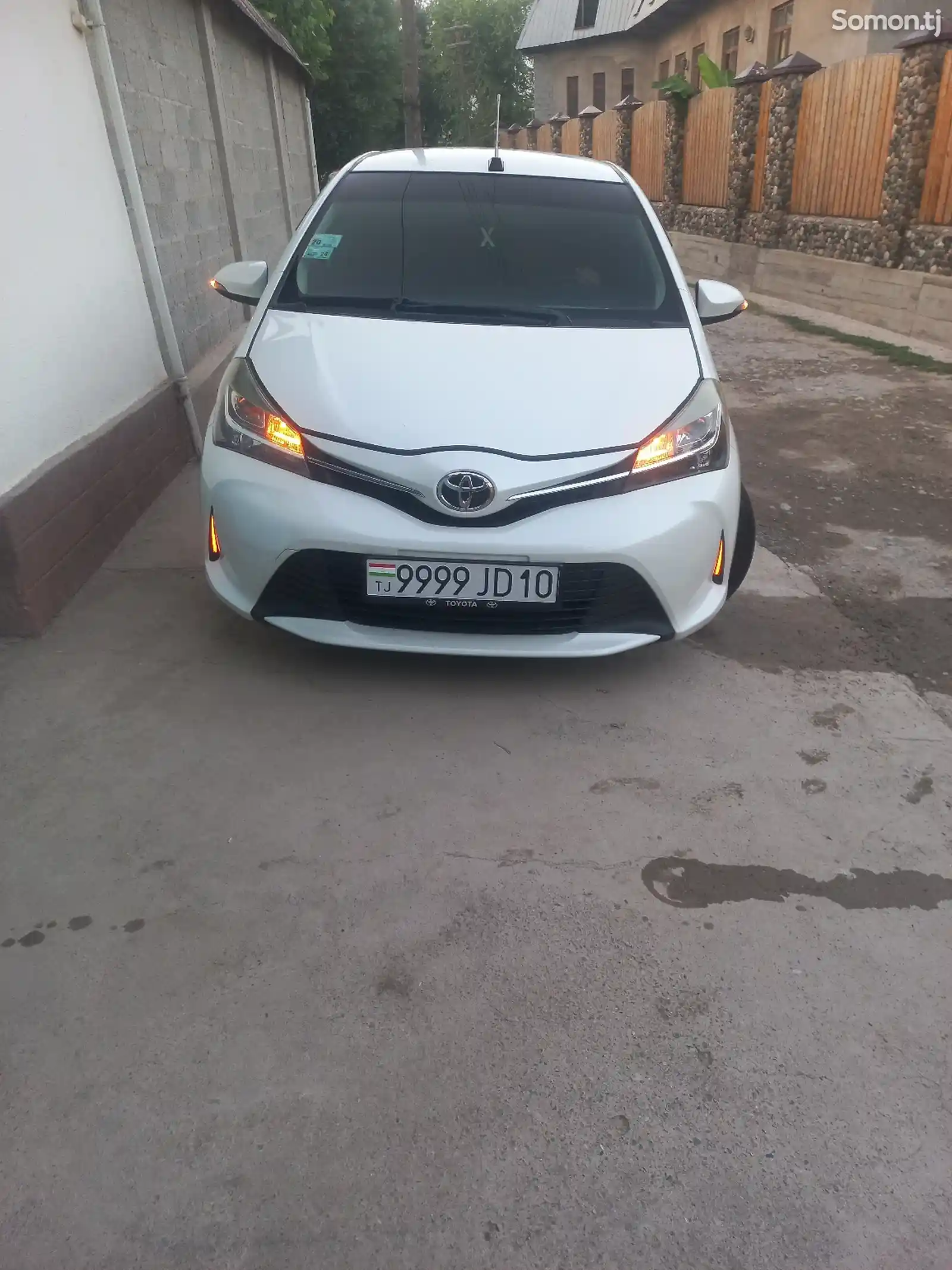 Toyota Vitz, 2014-11