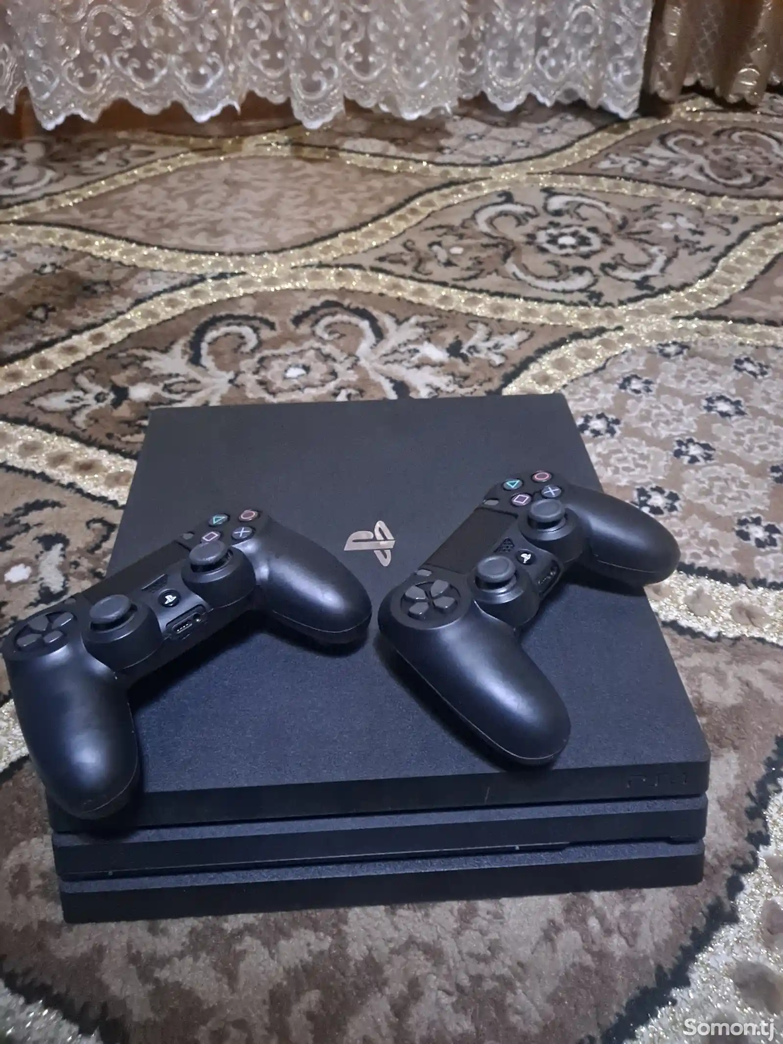 Игровая приставка PS4 Pro-2