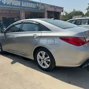 Hyundai Sonata, 2011