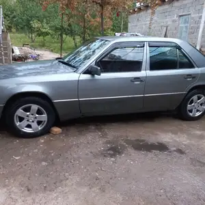 Mercedes-Benz W124, 1990