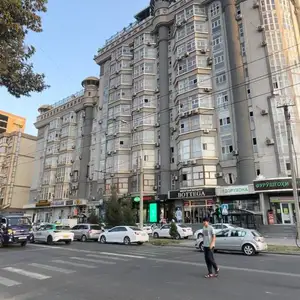 2-комн. квартира, 8 этаж, 61 м², Казино молодёжний