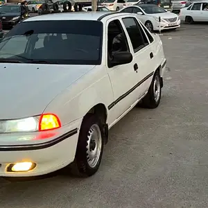 Daewoo Nexia, 1998