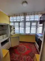 3-комн. квартира, 1 этаж, 70м², 18 мкр-3