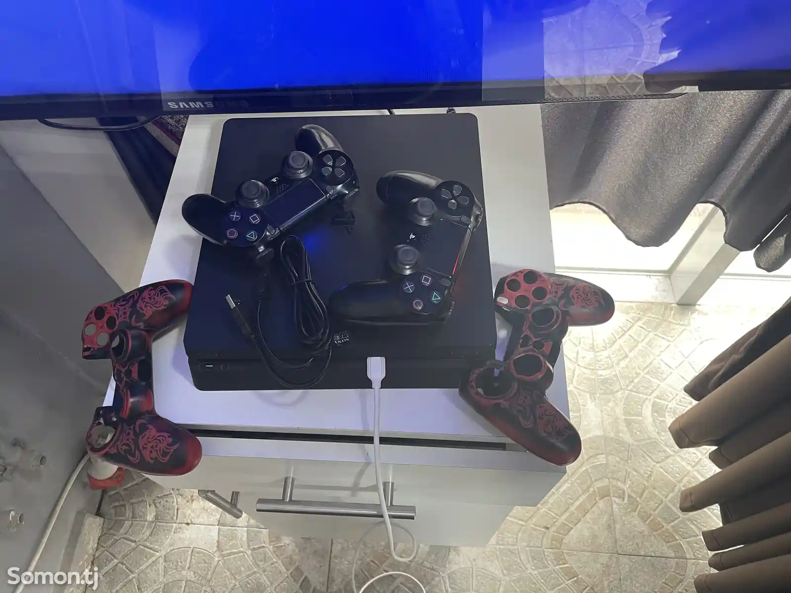 Игровая приставка Sony Playstation 4 slim-1