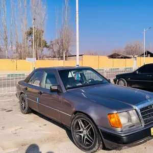 Mercedes-Benz W124, 1988