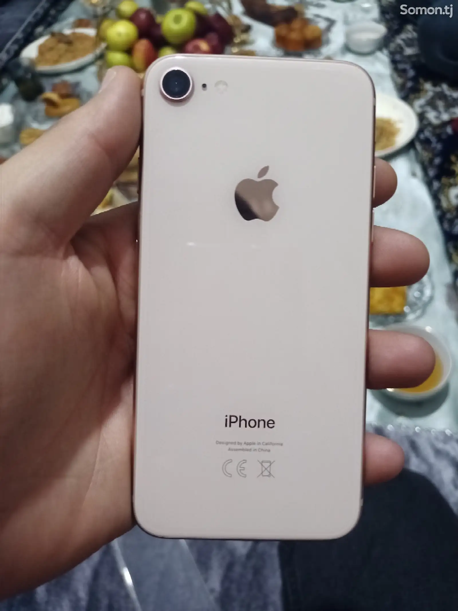 Apple iPhone 8, 64 gb, Gold-1