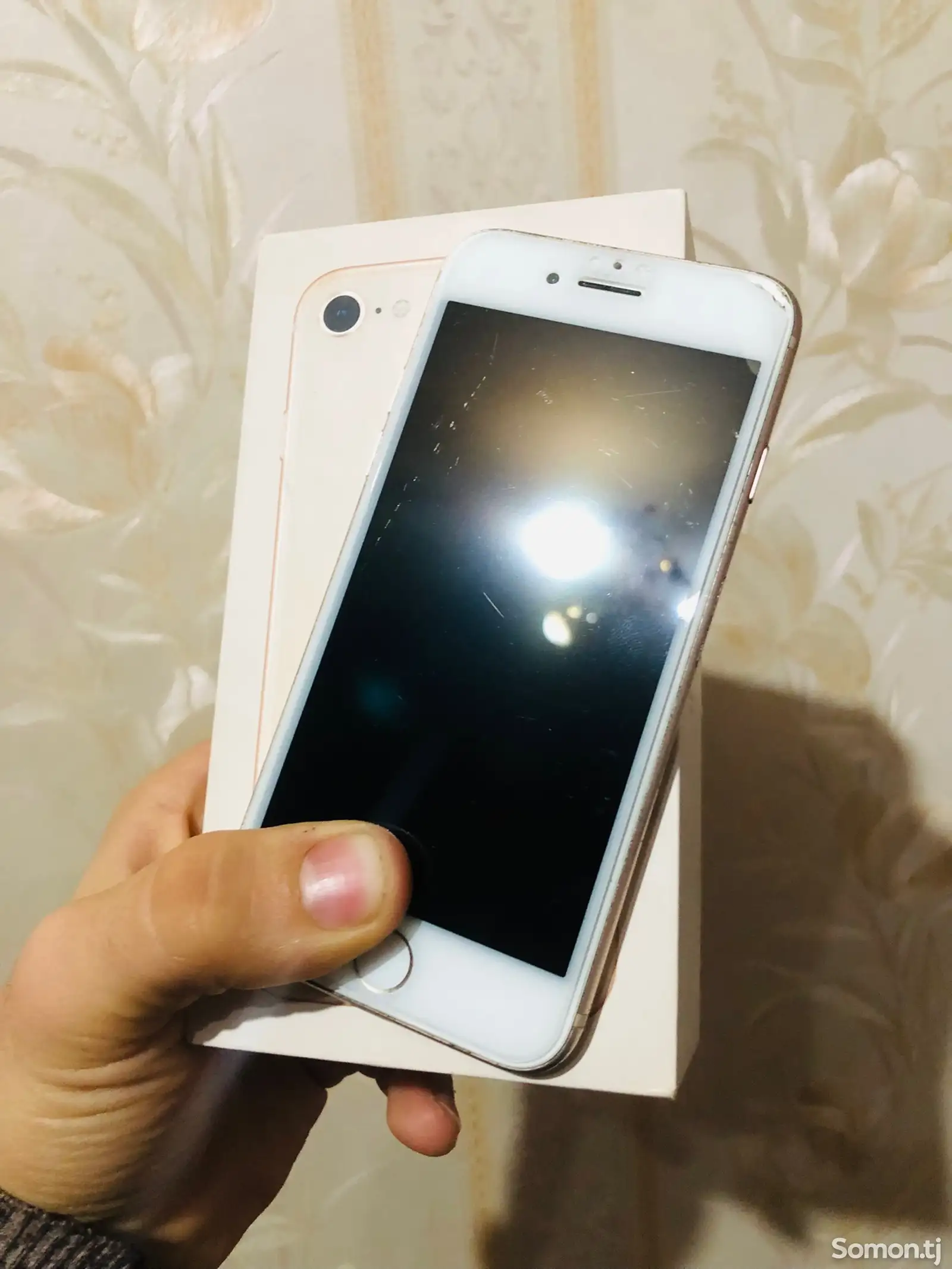 Apple iPhone 8, 64 gb, Gold-1