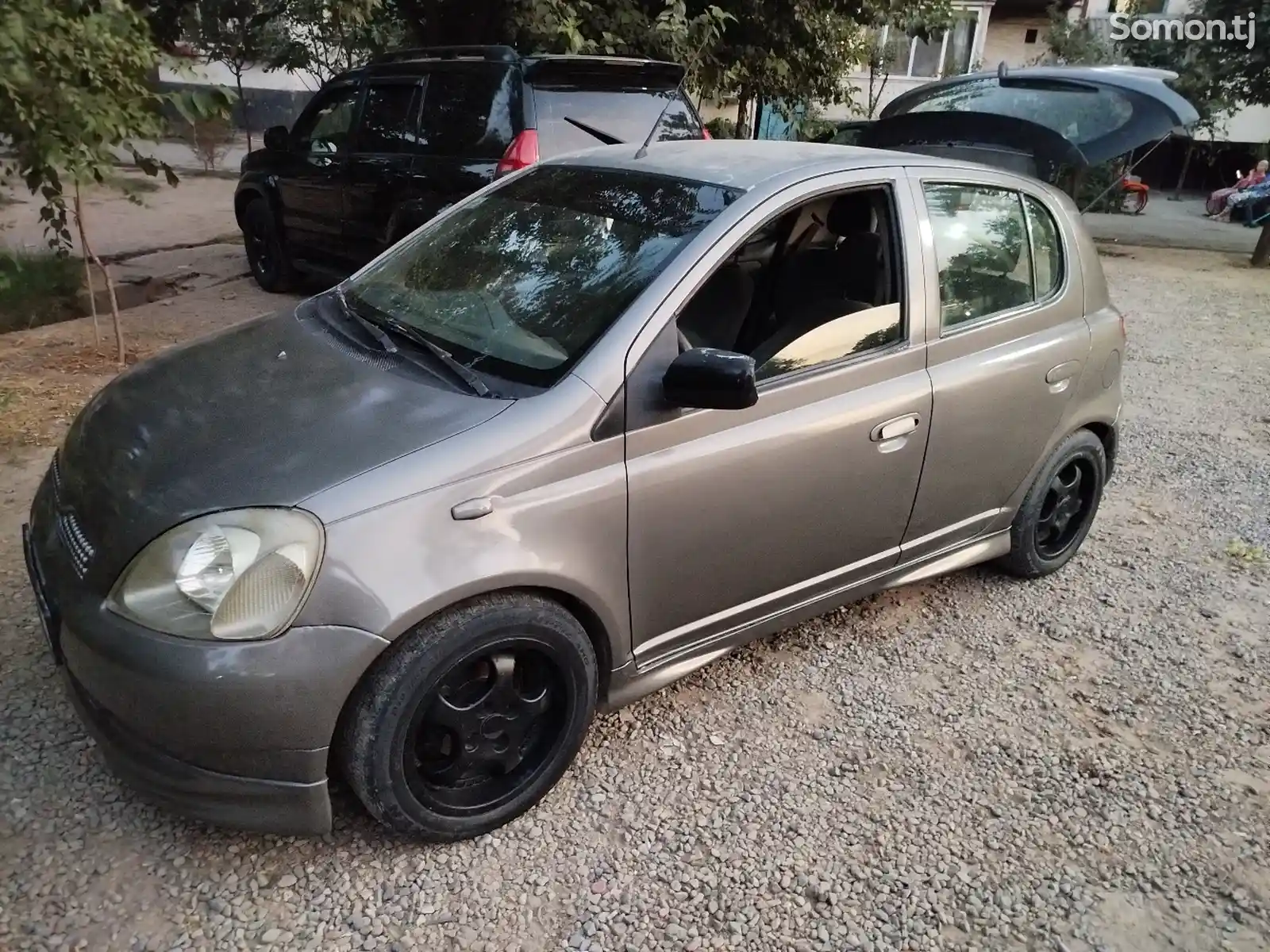 Toyota Vitz, 2001-1