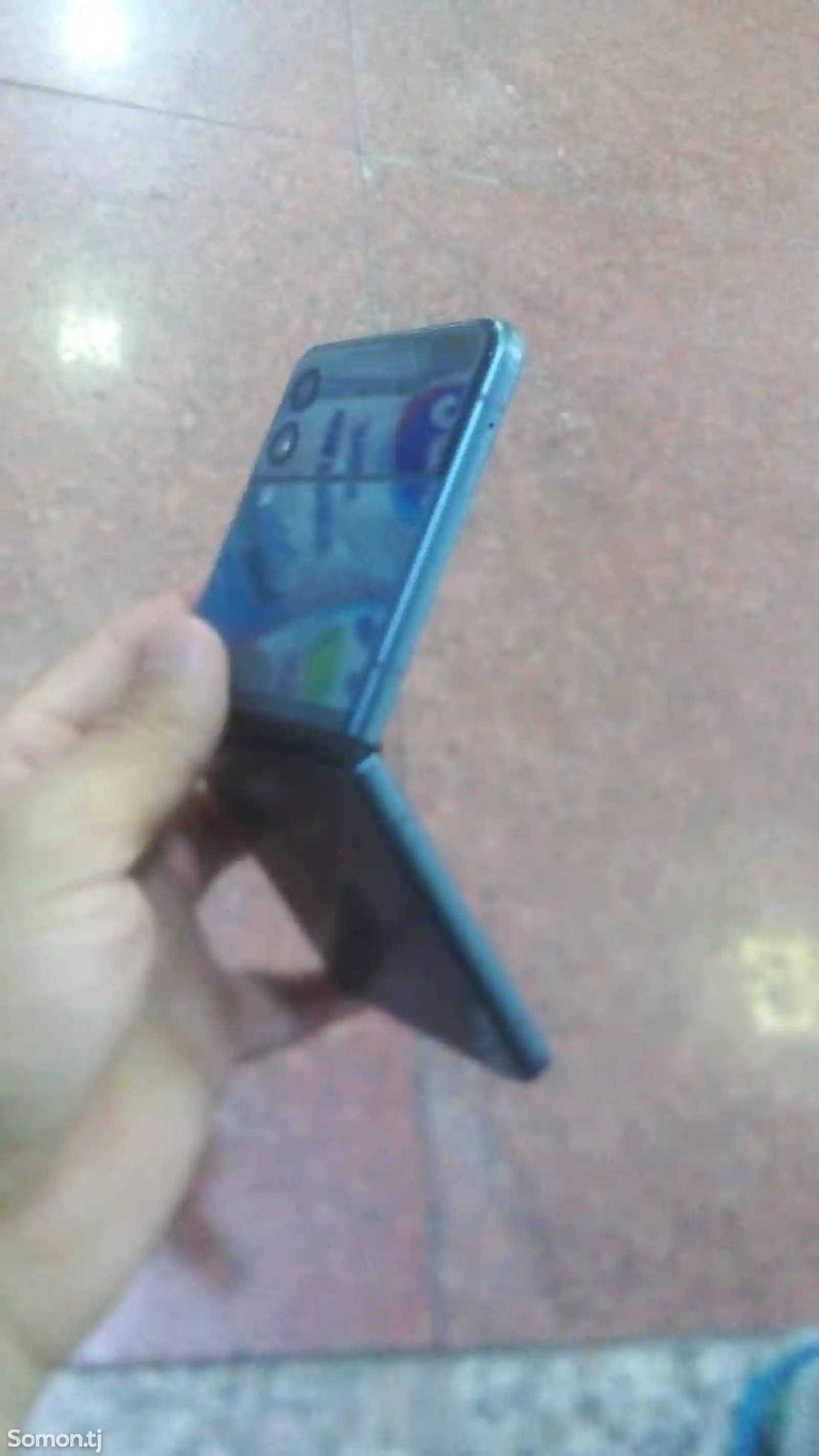 Samsung Galaxy Z Flip 3-4