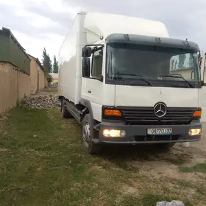 Бортовой грузовик Mercedes-Benz Atego, 2001