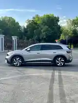 Volkswagen ID.6, 2022-4