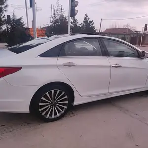 Hyundai Sonata, 2011