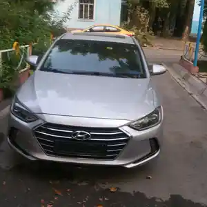 Hyundai Elantra, 2017