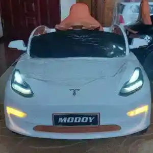 Детский автомобиль Tesla
