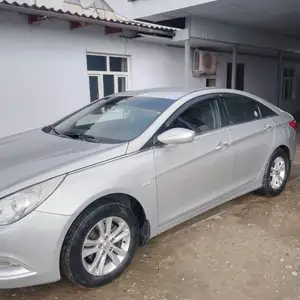 Hyundai Sonata, 2011