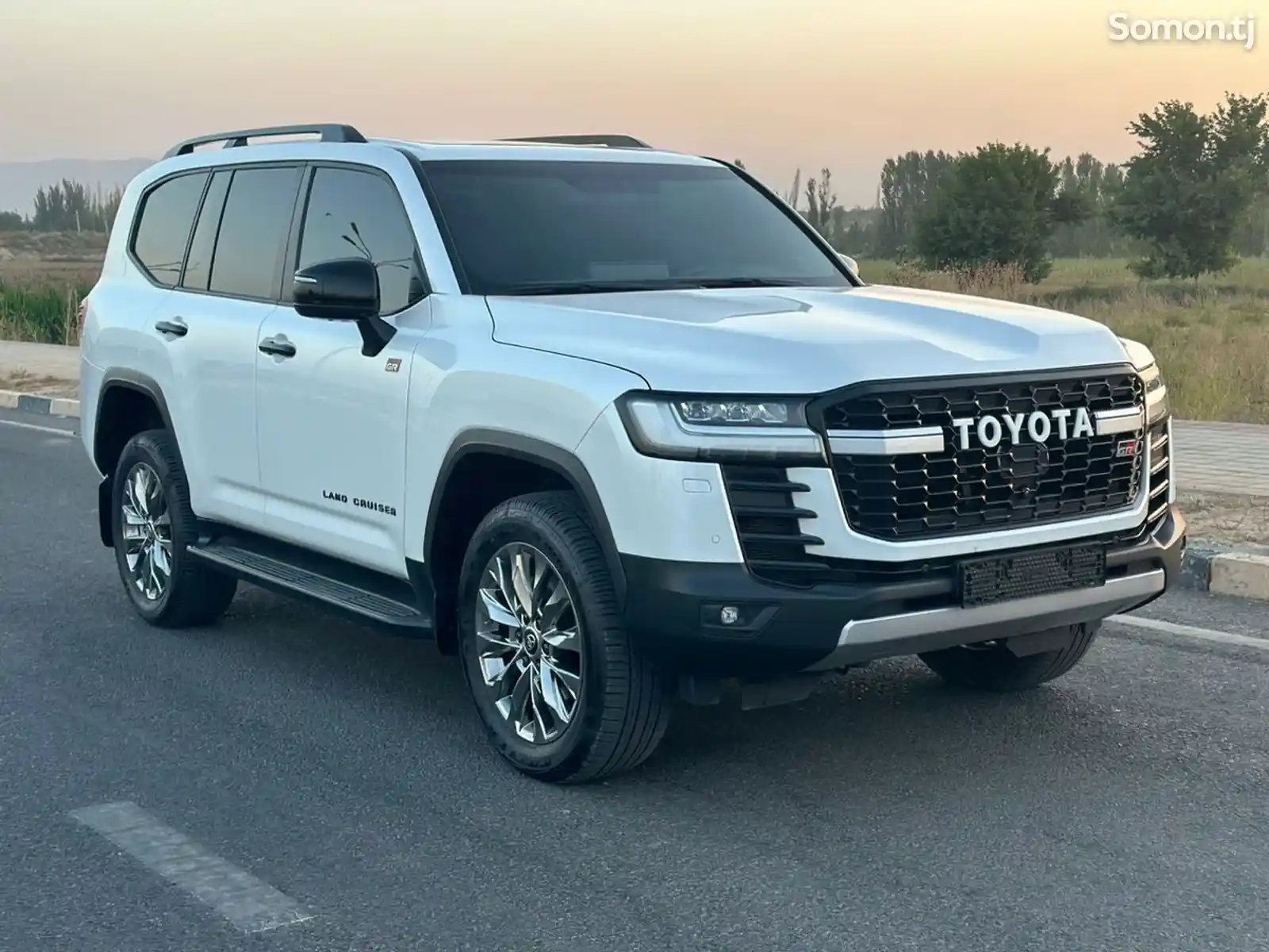 Toyota Land Cruiser, 2023-4